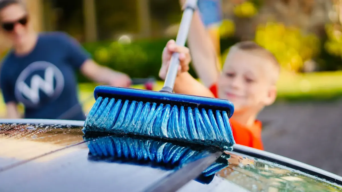 Kid making chores to earn money