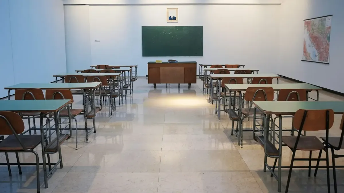 US class facing the board